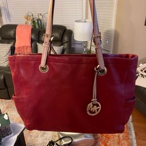 Micheal kors pocket book